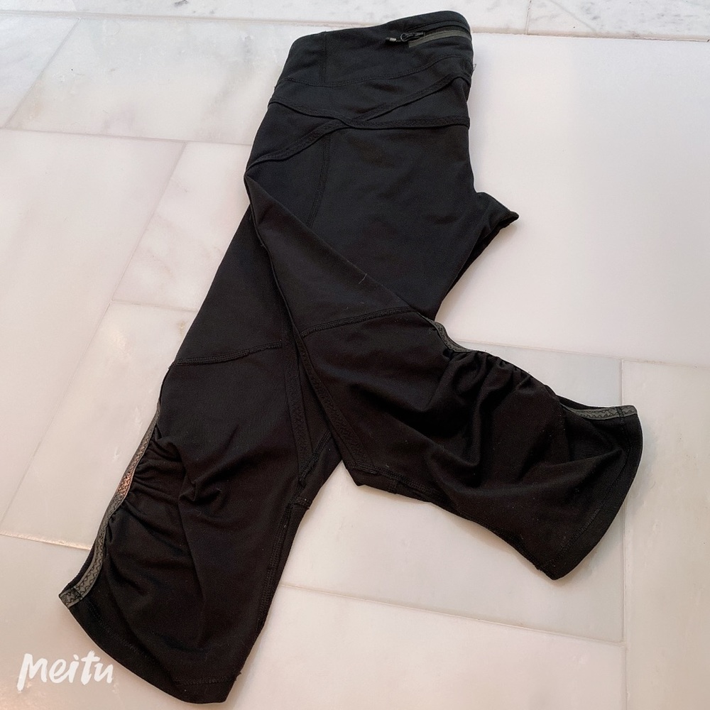 Lululemon crop size 6 black